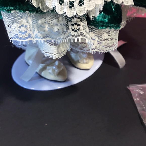 NIB Paradise Galleries Porcelain Doll Ivy - Picture 10 of 16